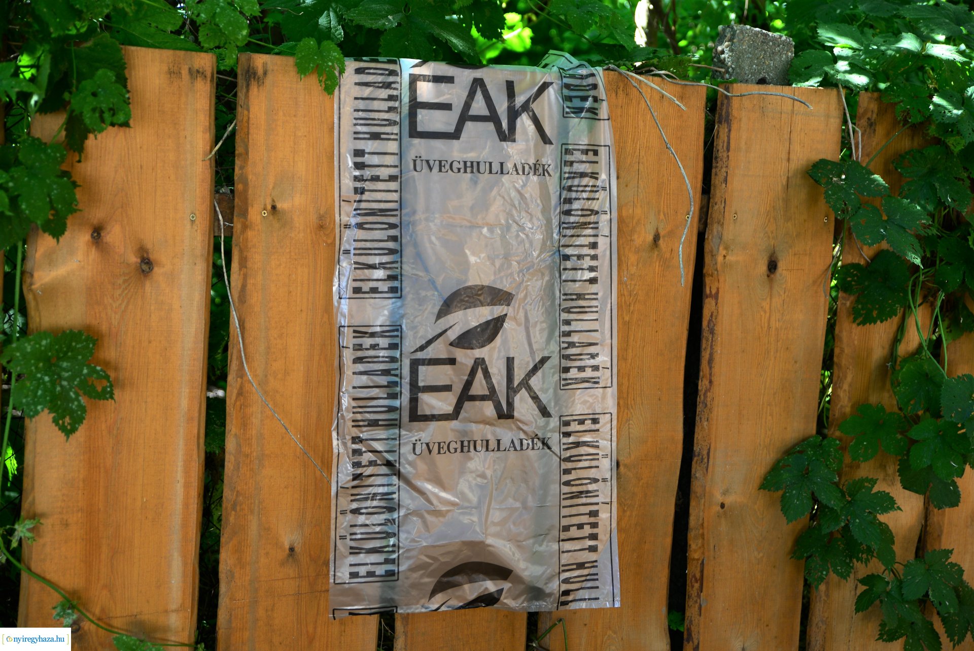 Üveghulladék gyűjtő zsákokat kapnak Sóstóhegy lakói