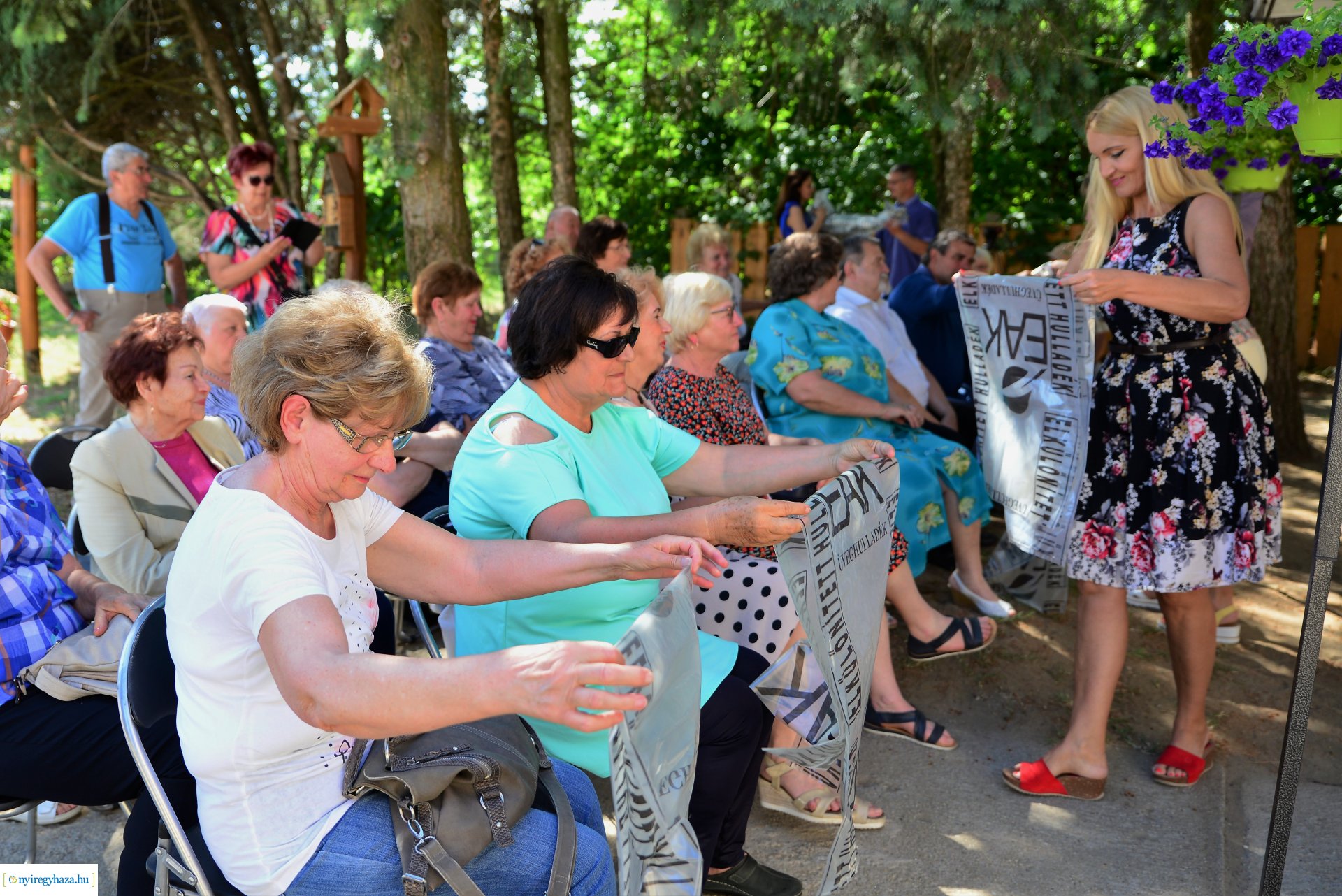 Üveghulladék gyűjtő zsákokat kapnak Sóstóhegy lakói