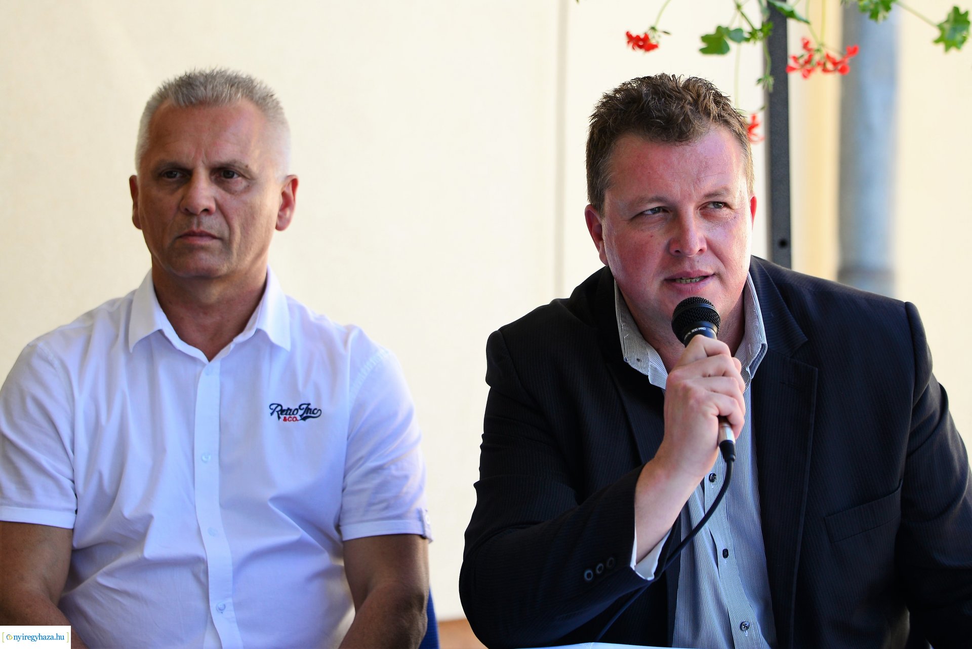 Üveghulladék gyűjtő zsákokat kapnak Sóstóhegy lakói