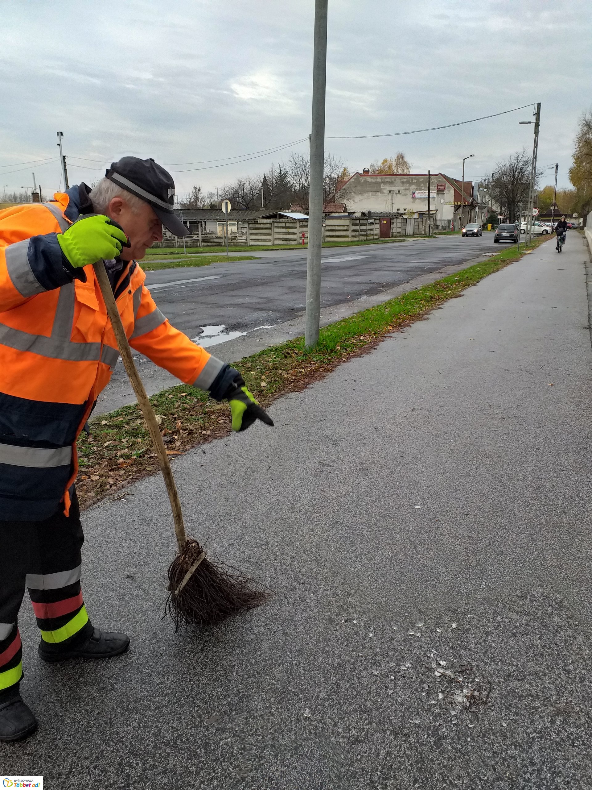 Üvegszilánkok az Északi temetőnél