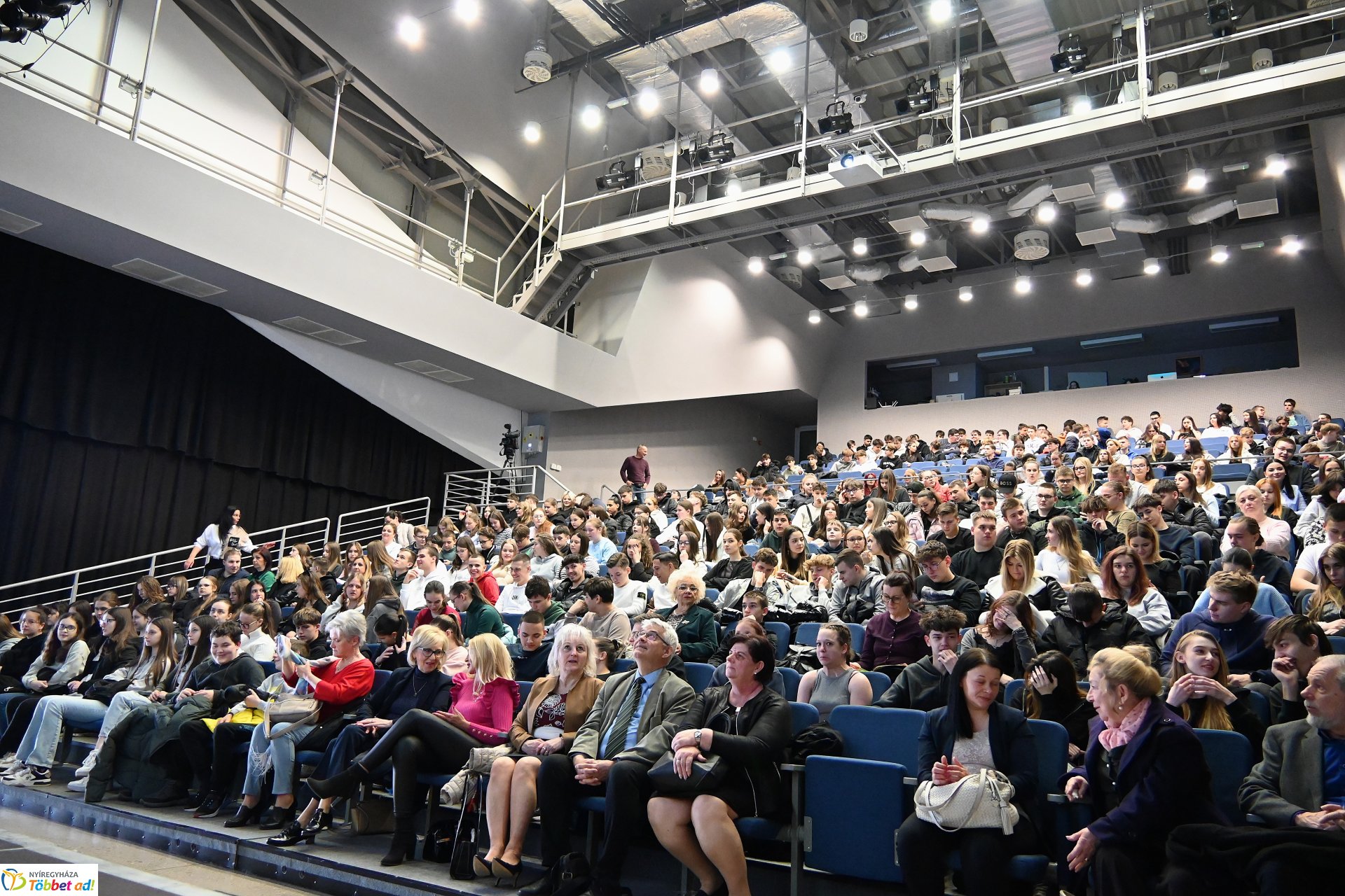 Üzenet az égbe, magyar versből szívbe - Tarczy Gyula előadóestje a VMKK-ban
