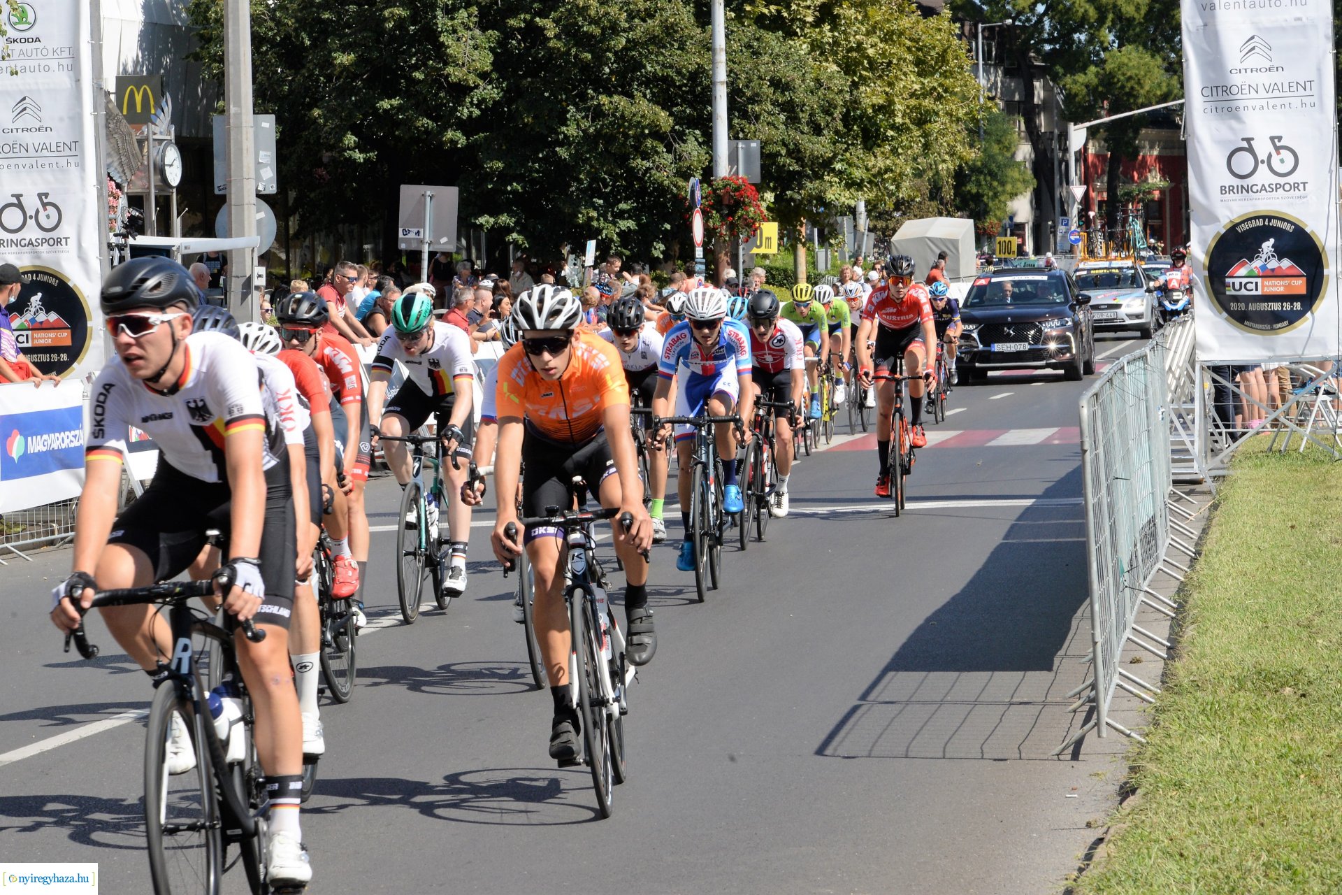 V4 Junior Világkupa  - kerékpárosok a belvárosban