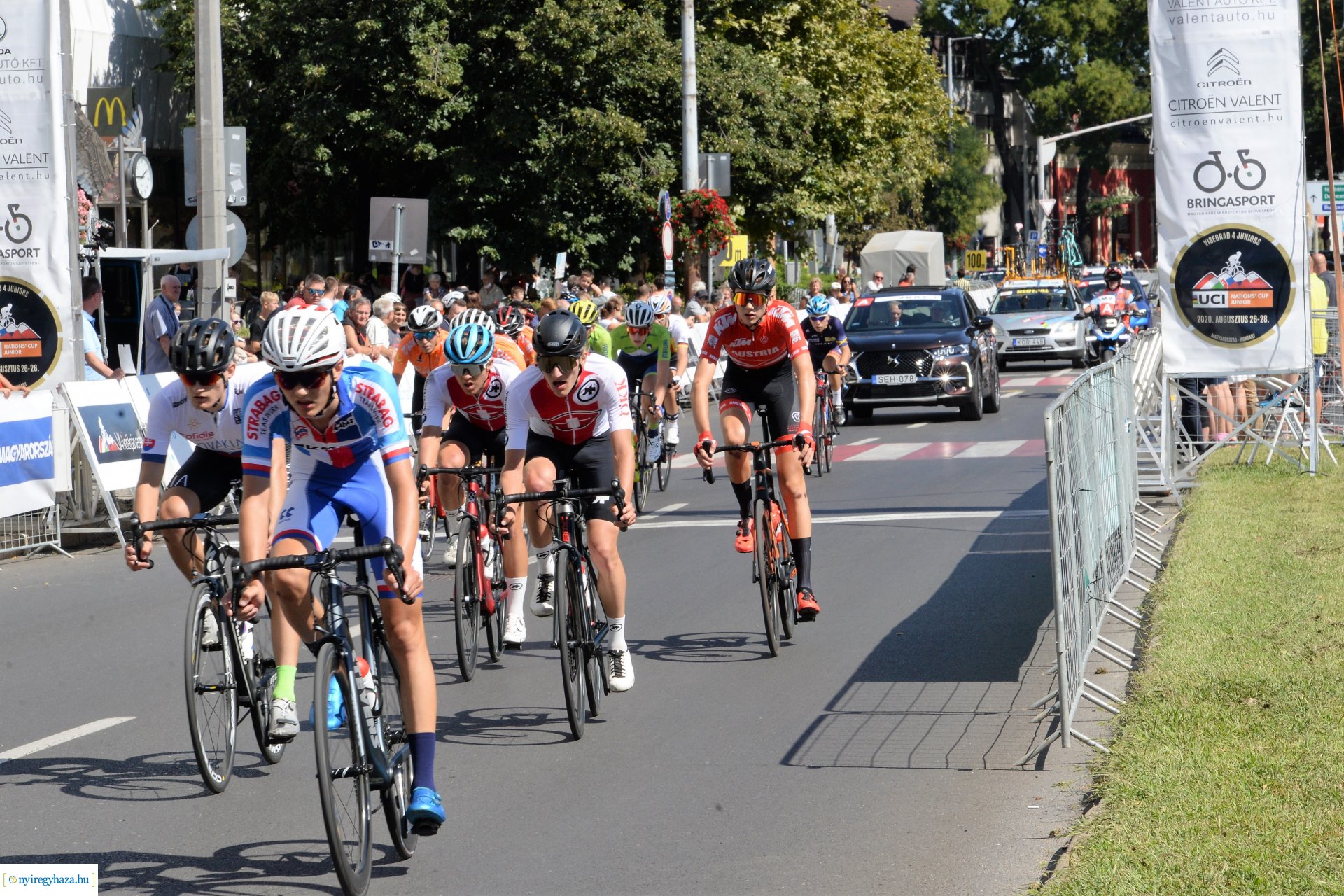 V4 Junior Világkupa  - kerékpárosok a belvárosban