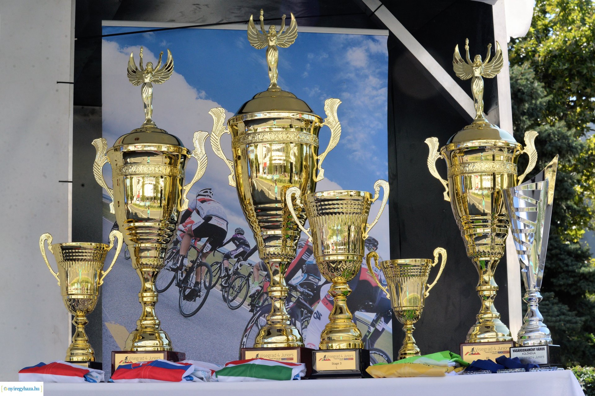 V4 Junior Világkupa  - kerékpárosok a belvárosban