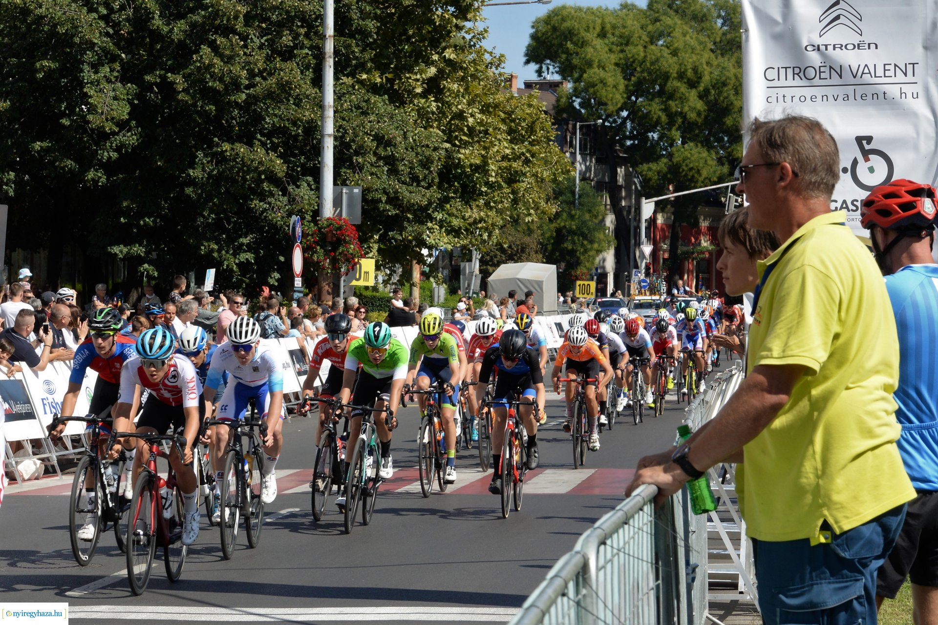 V4 Junior Világkupa  - kerékpárosok a belvárosban