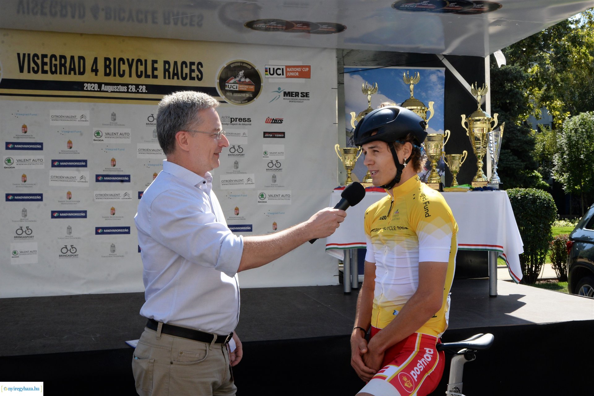 V4 Junior Világkupa  - kerékpárosok a belvárosban