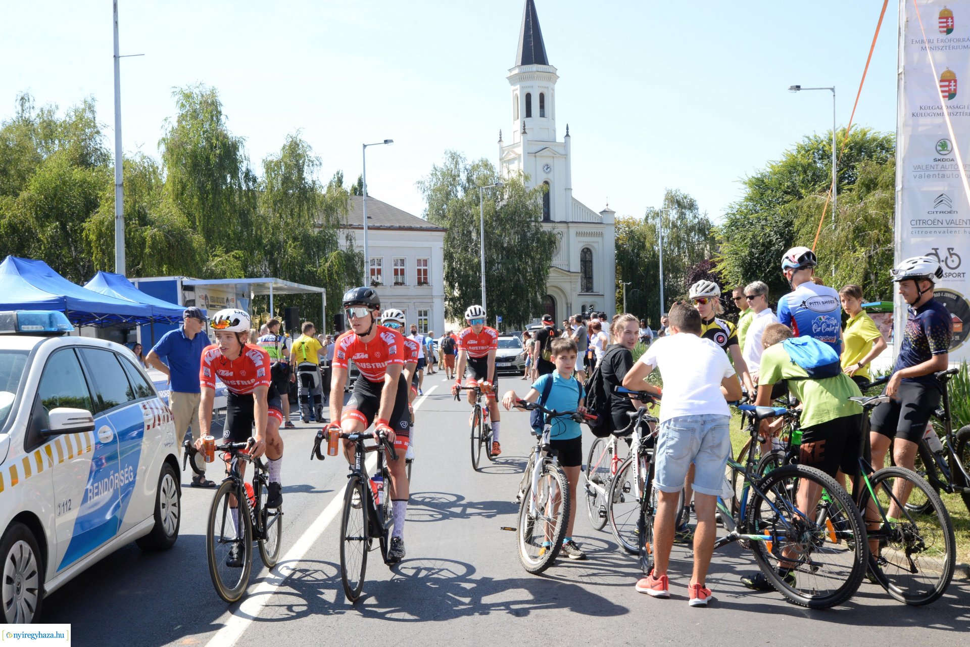 V4 Junior Világkupa  - kerékpárosok a belvárosban