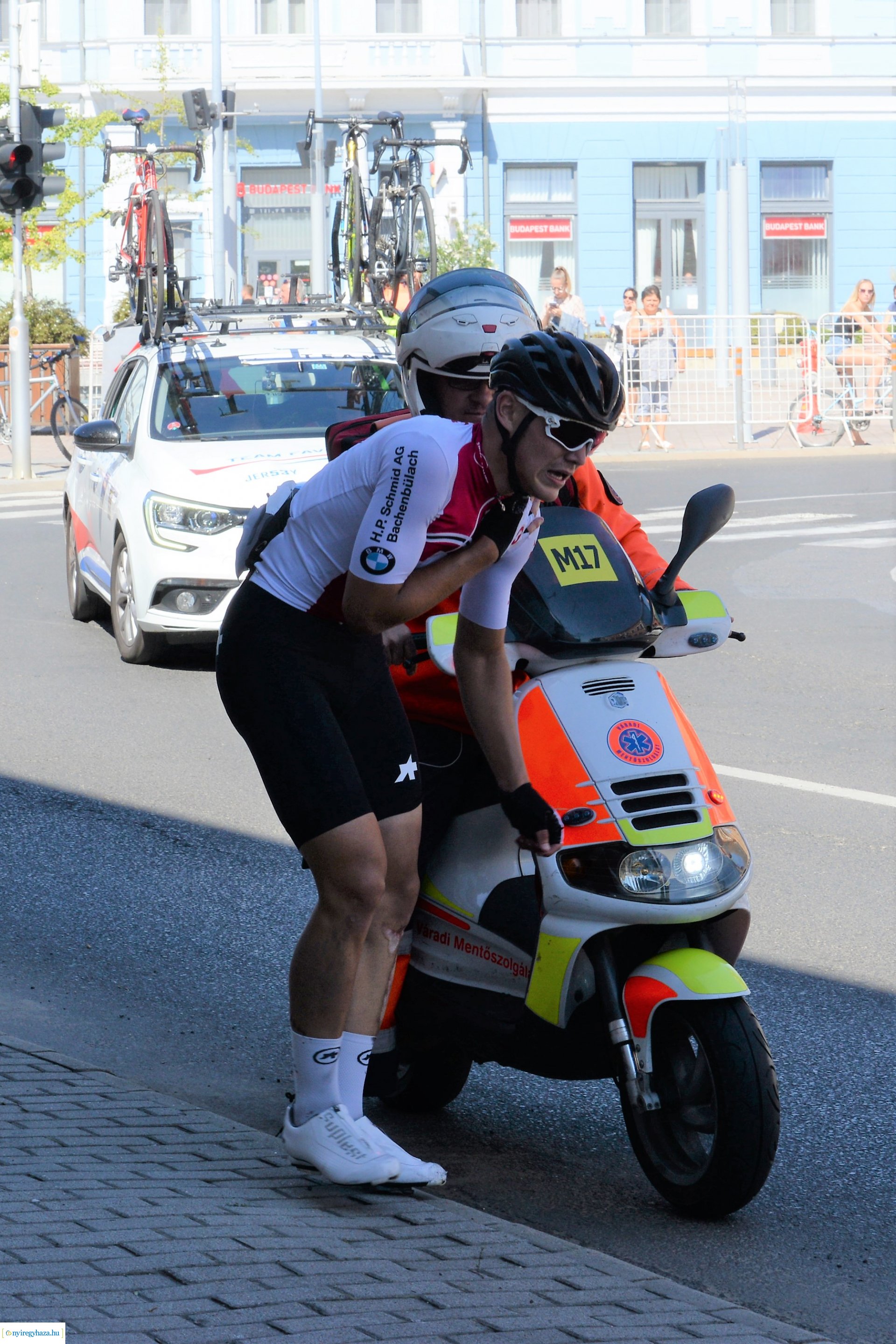 V4 Junior Világkupa  - kerékpárosok a belvárosban