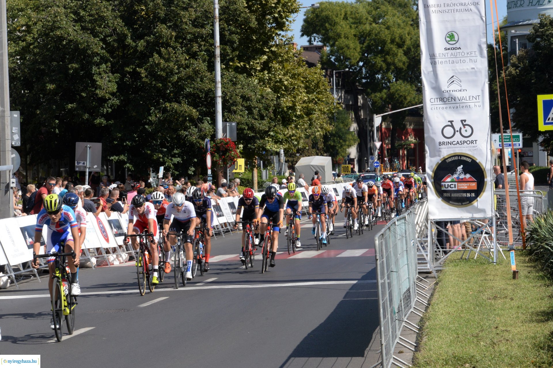 V4 Junior Világkupa  - kerékpárosok a belvárosban