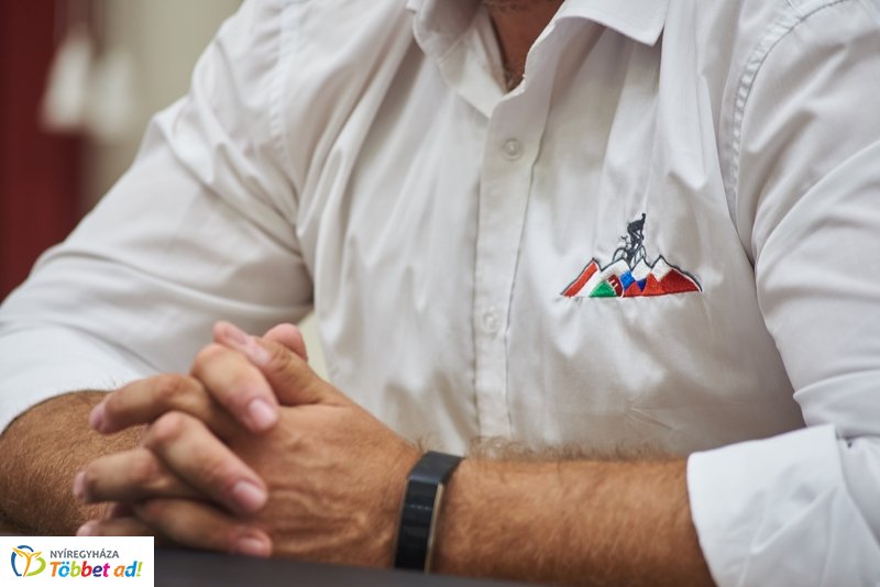 V4 Special Series beharangozó