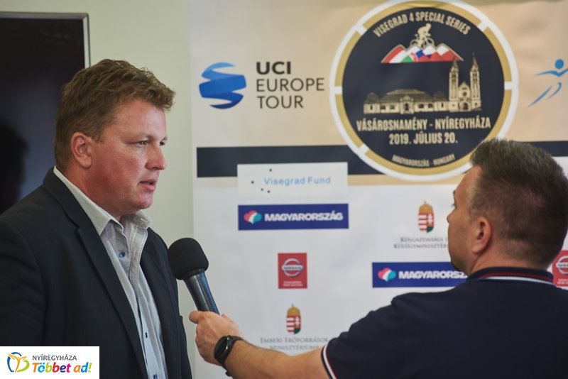 V4 Special Series beharangozó