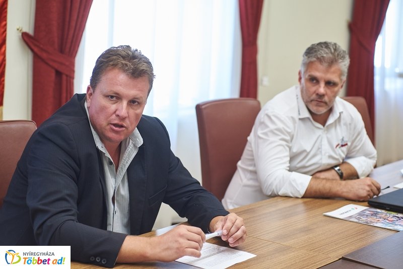 V4 Special Series beharangozó