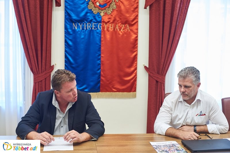 V4 Special Series beharangozó