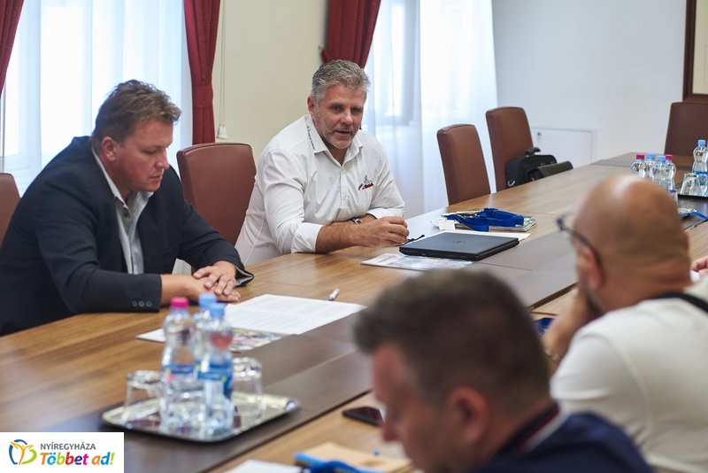 V4 Special Series beharangozó