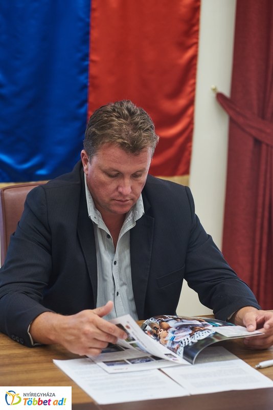 V4 Special Series beharangozó