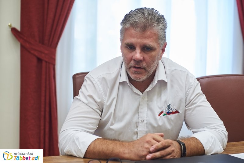 V4 Special Series beharangozó