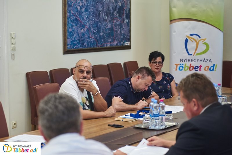 V4 Special Series beharangozó