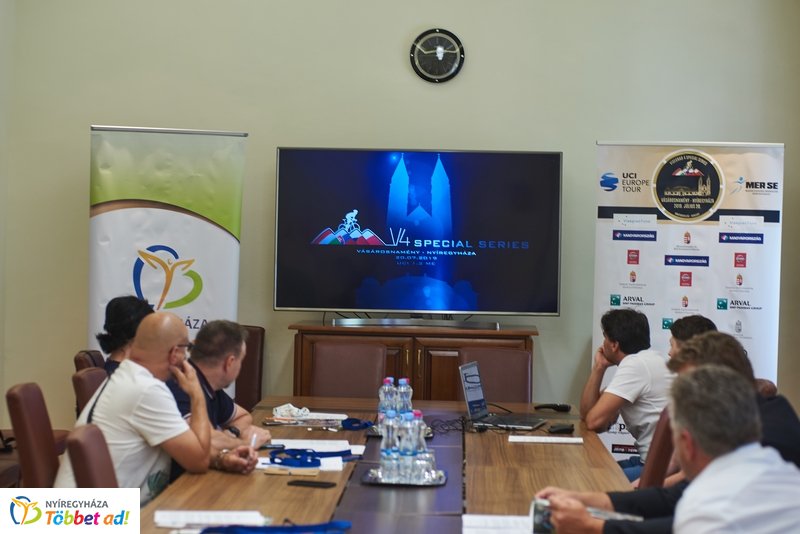 V4 Special Series beharangozó