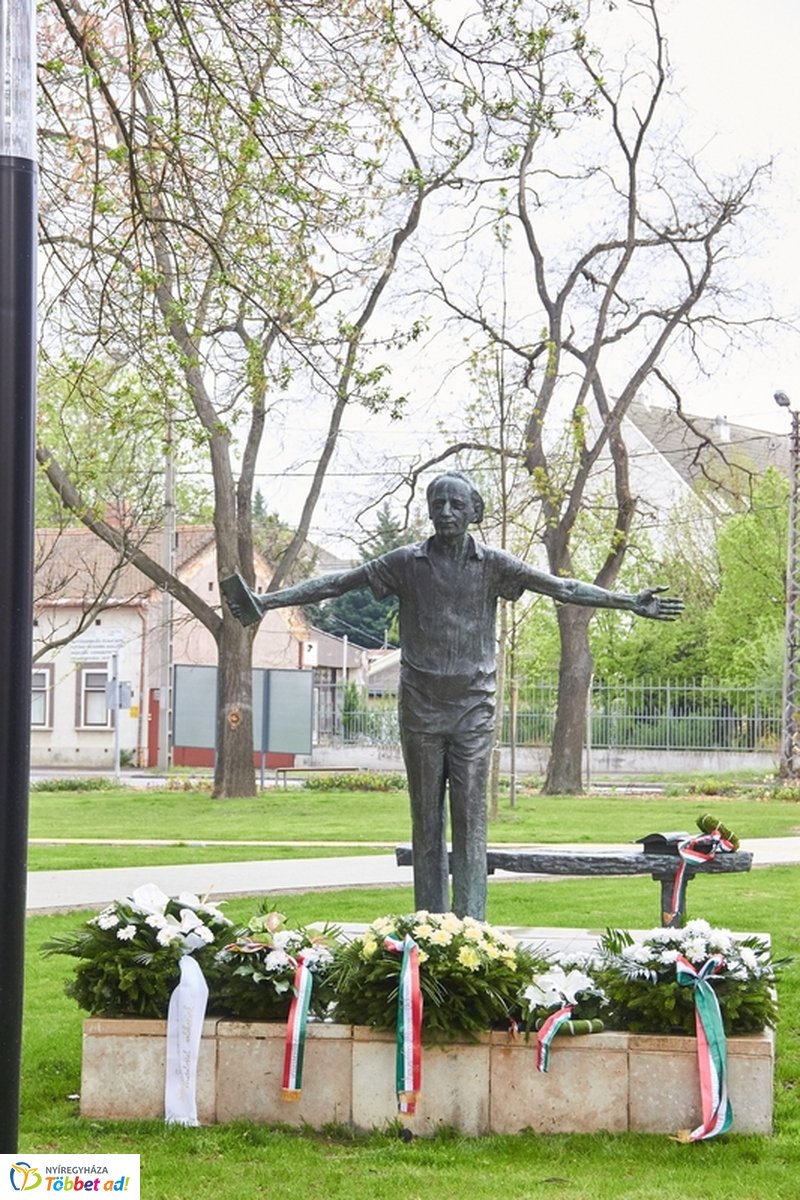 Váci Mihályra emlékeztek