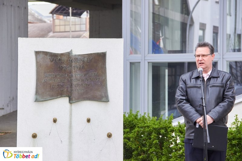 Váci Mihályra emlékeztek