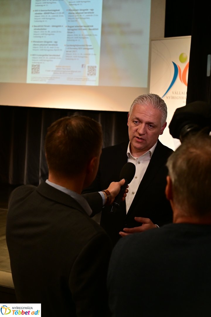 Vállalkozásfejlesztési előadás a Színdbádban 2026 februárjában