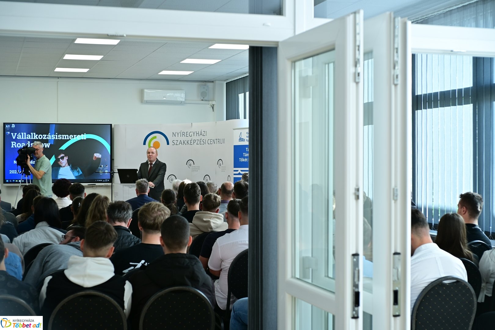 Vállalkozásismereti Roadshow 2025