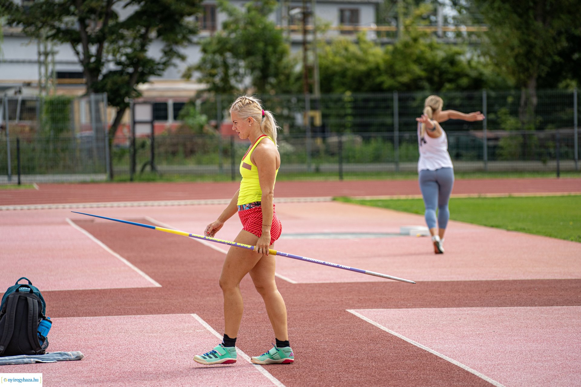 Válogatott sportolók mellett amerikai atléta is Nyíregyházán készül a VB-re