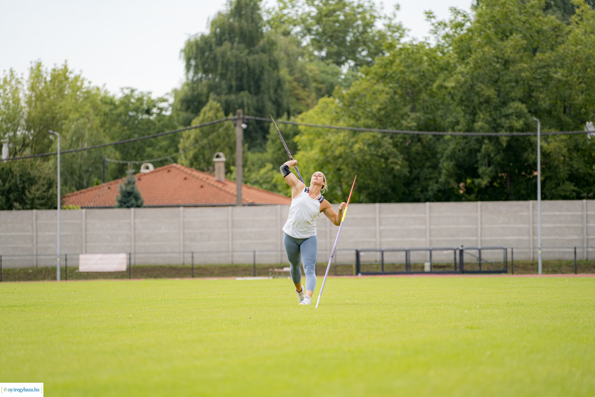 Válogatott sportolók mellett amerikai atléta is Nyíregyházán készül a VB-re