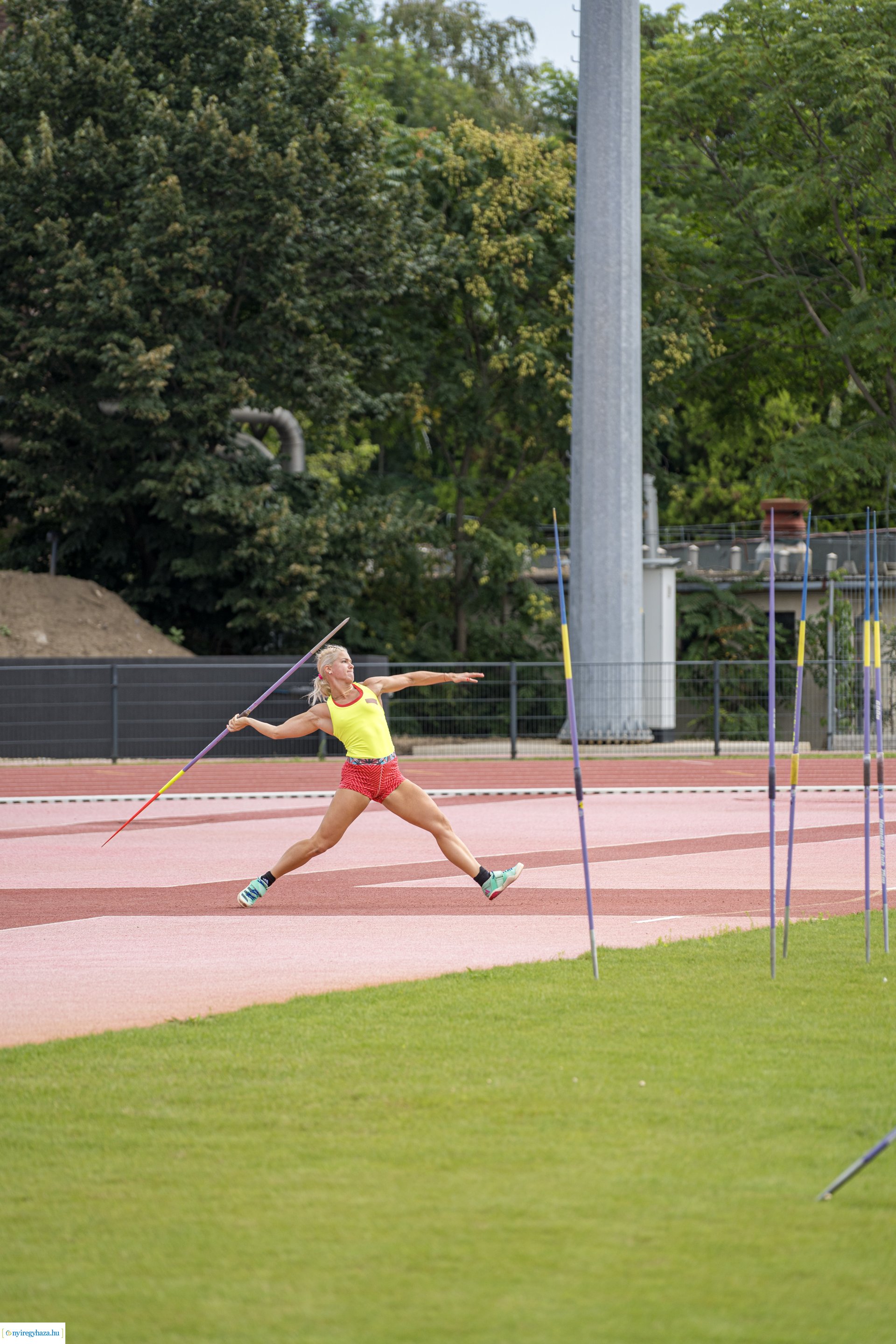 Válogatott sportolók mellett amerikai atléta is Nyíregyházán készül a VB-re