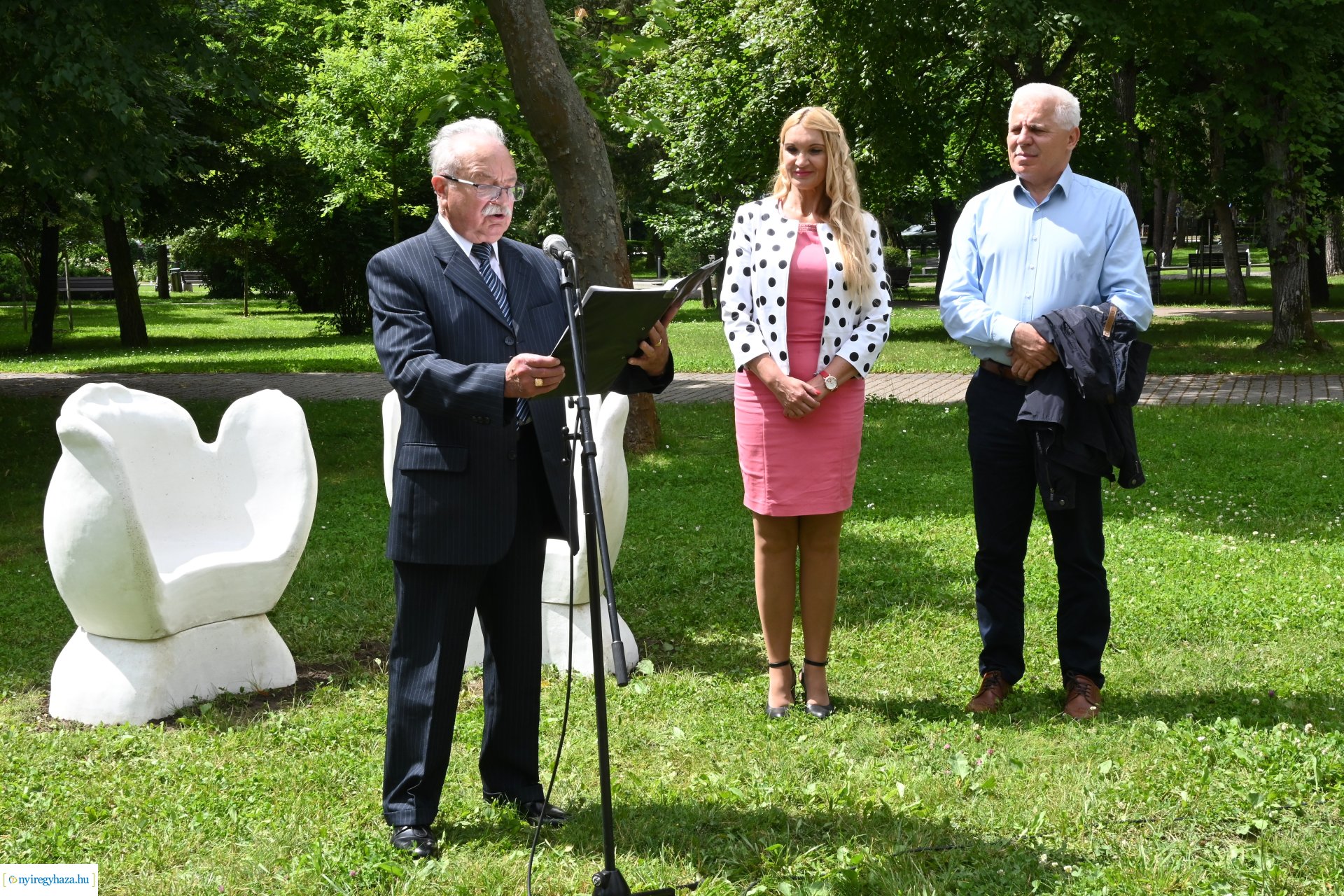 „Van ami összeköt határon innen és túl” -  ülő és pihenőhelyek átadása Sóstón