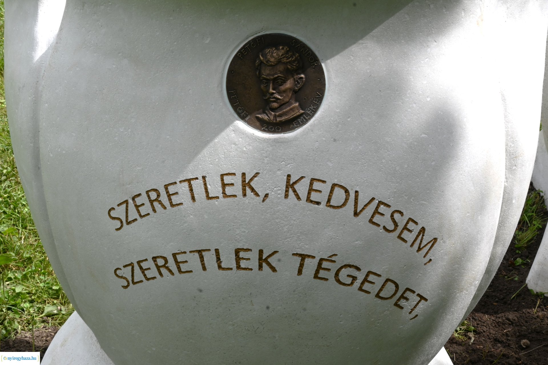 „Van ami összeköt határon innen és túl” -  ülő és pihenőhelyek átadása Sóstón