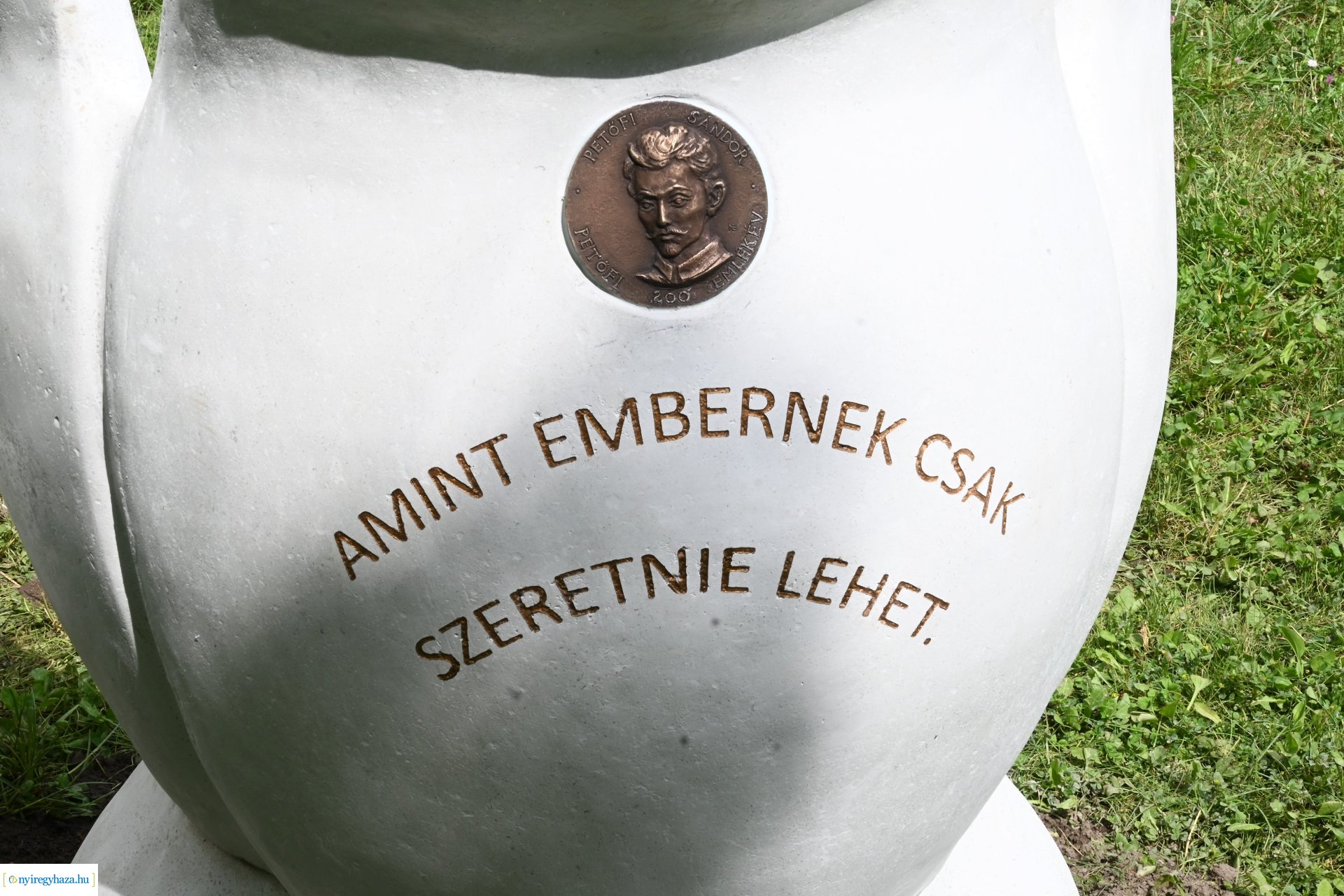 „Van ami összeköt határon innen és túl” -  ülő és pihenőhelyek átadása Sóstón