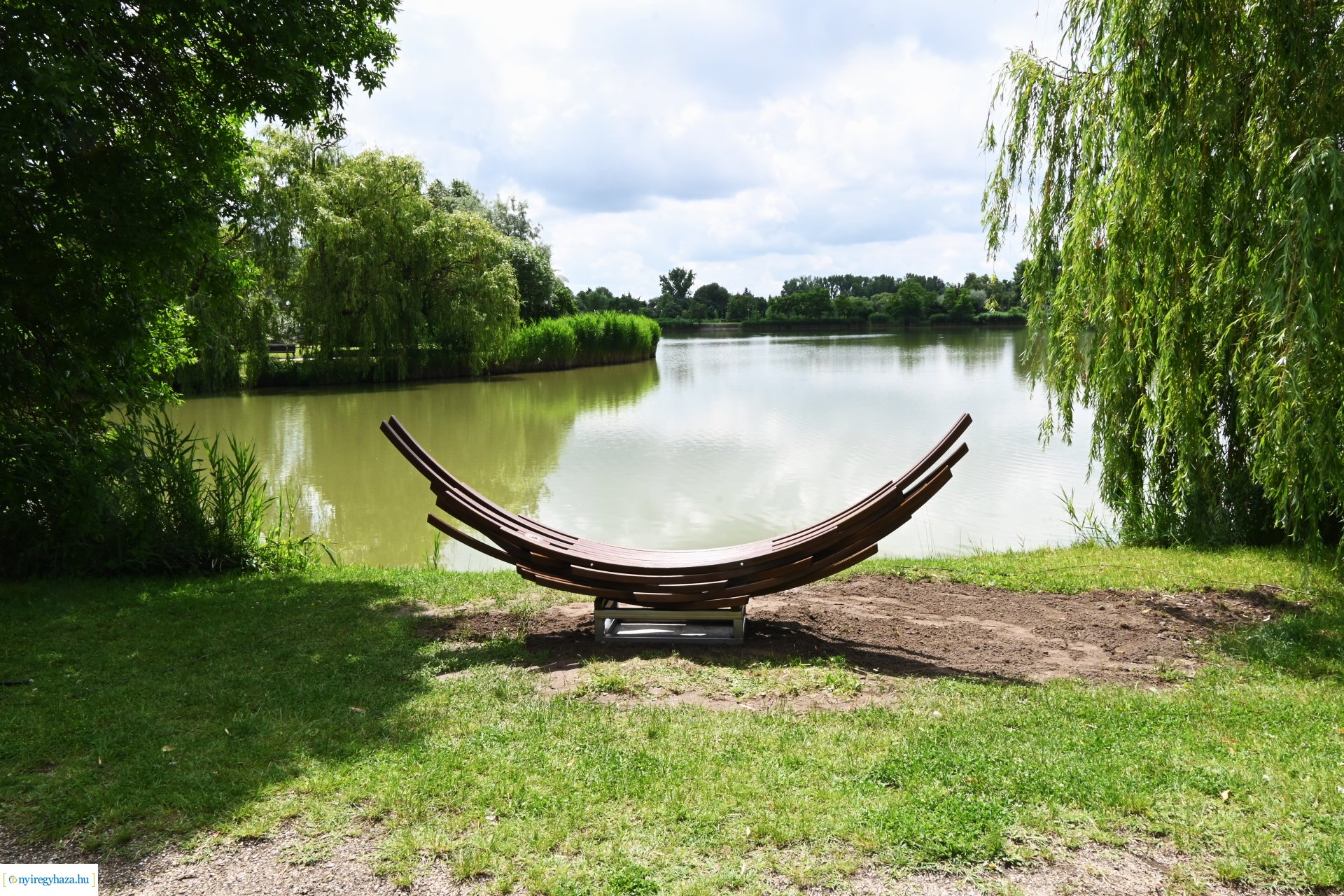 „Van ami összeköt határon innen és túl” -  ülő és pihenőhelyek átadása Sóstón
