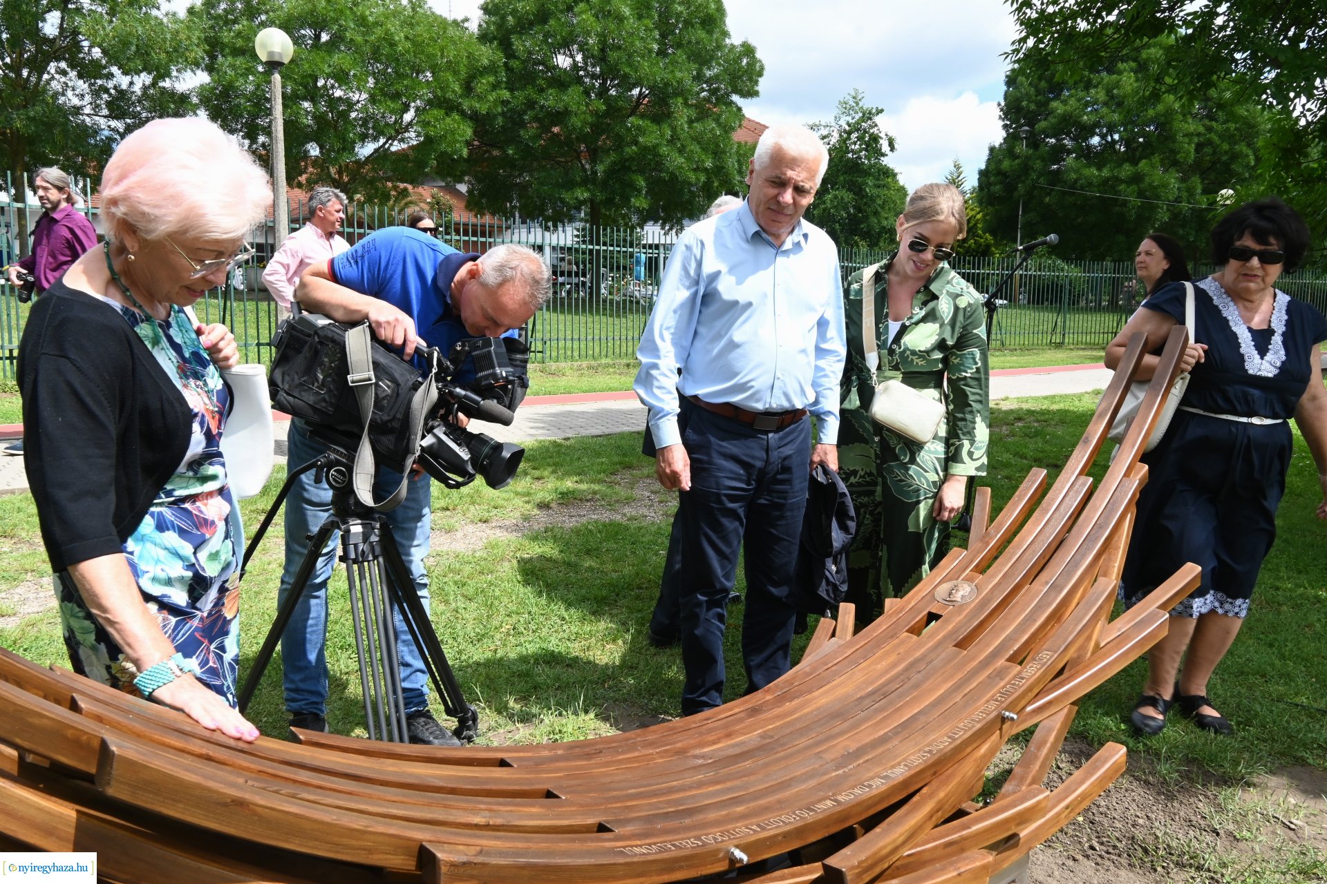 „Van ami összeköt határon innen és túl” -  ülő és pihenőhelyek átadása Sóstón