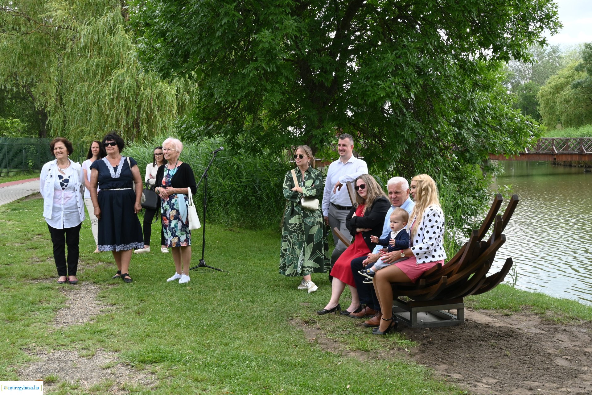 „Van ami összeköt határon innen és túl” -  ülő és pihenőhelyek átadása Sóstón