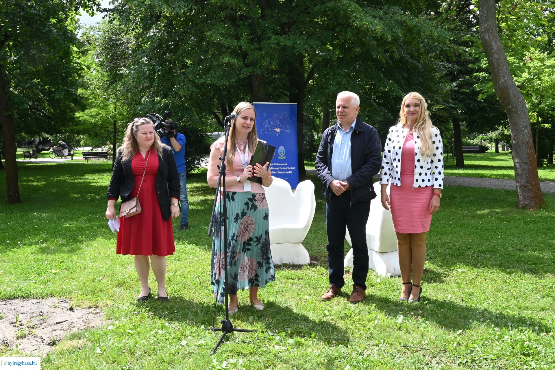 „Van ami összeköt határon innen és túl” -  ülő és pihenőhelyek átadása Sóstón