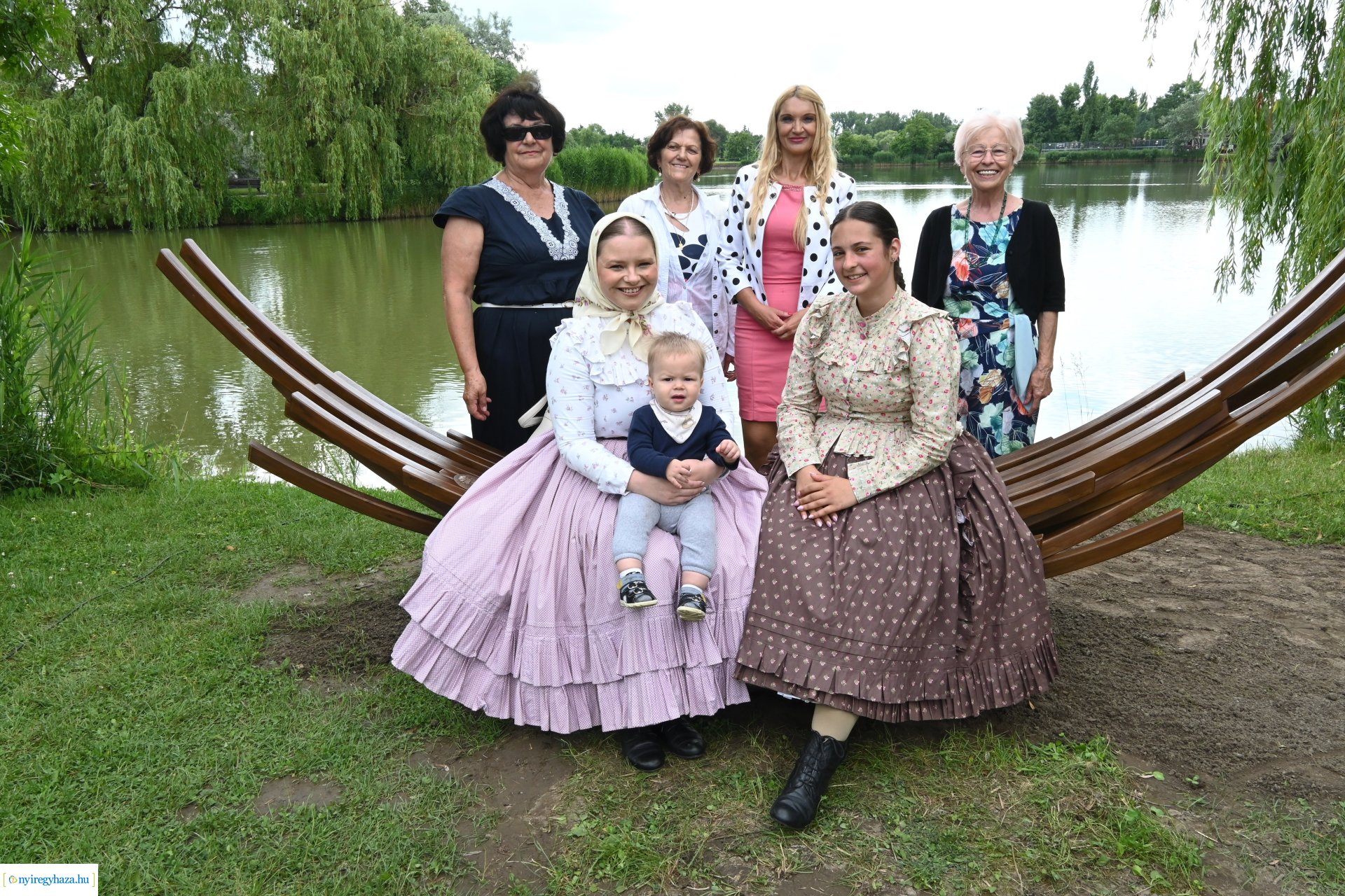 „Van ami összeköt határon innen és túl” -  ülő és pihenőhelyek átadása Sóstón