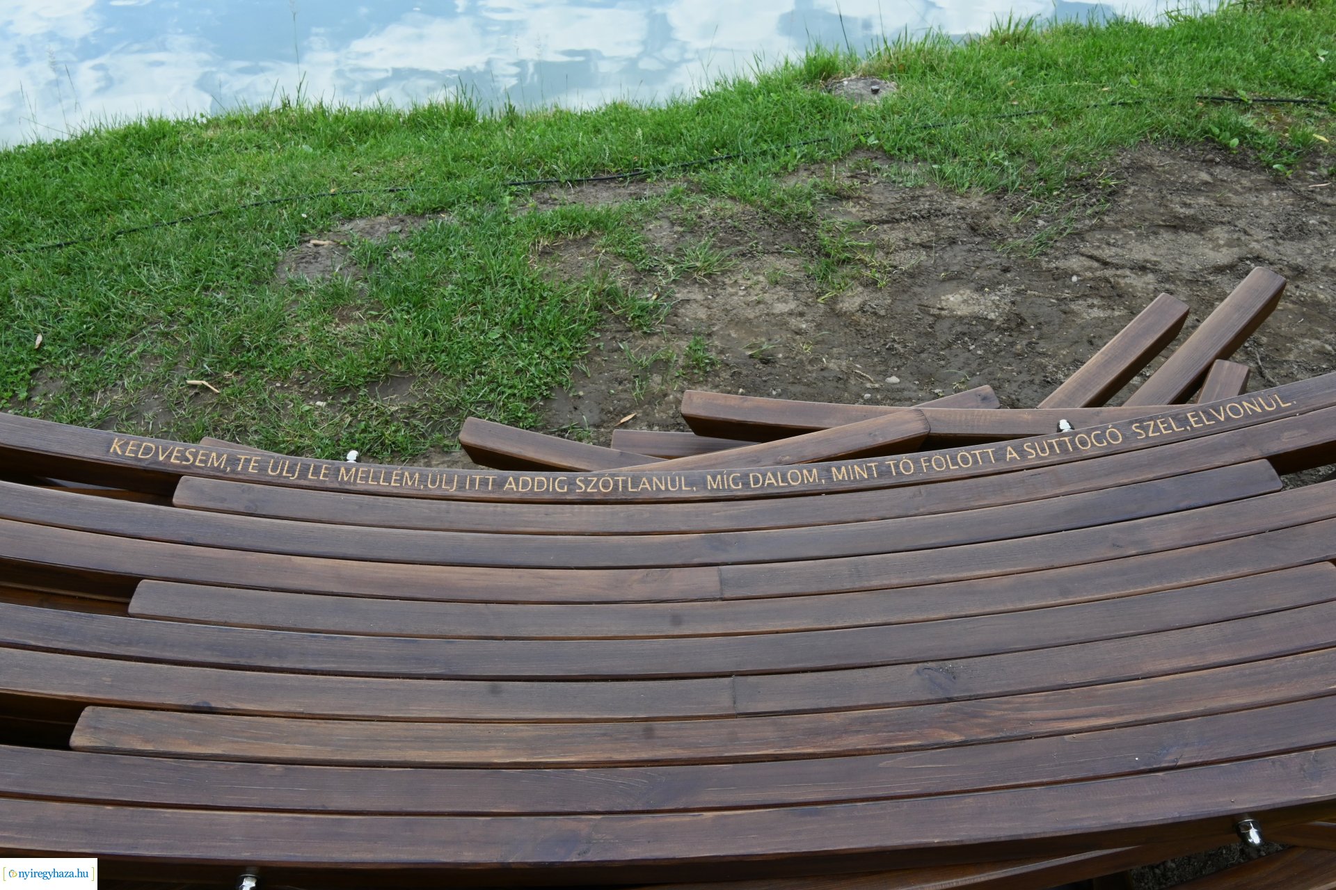 „Van ami összeköt határon innen és túl” -  ülő és pihenőhelyek átadása Sóstón