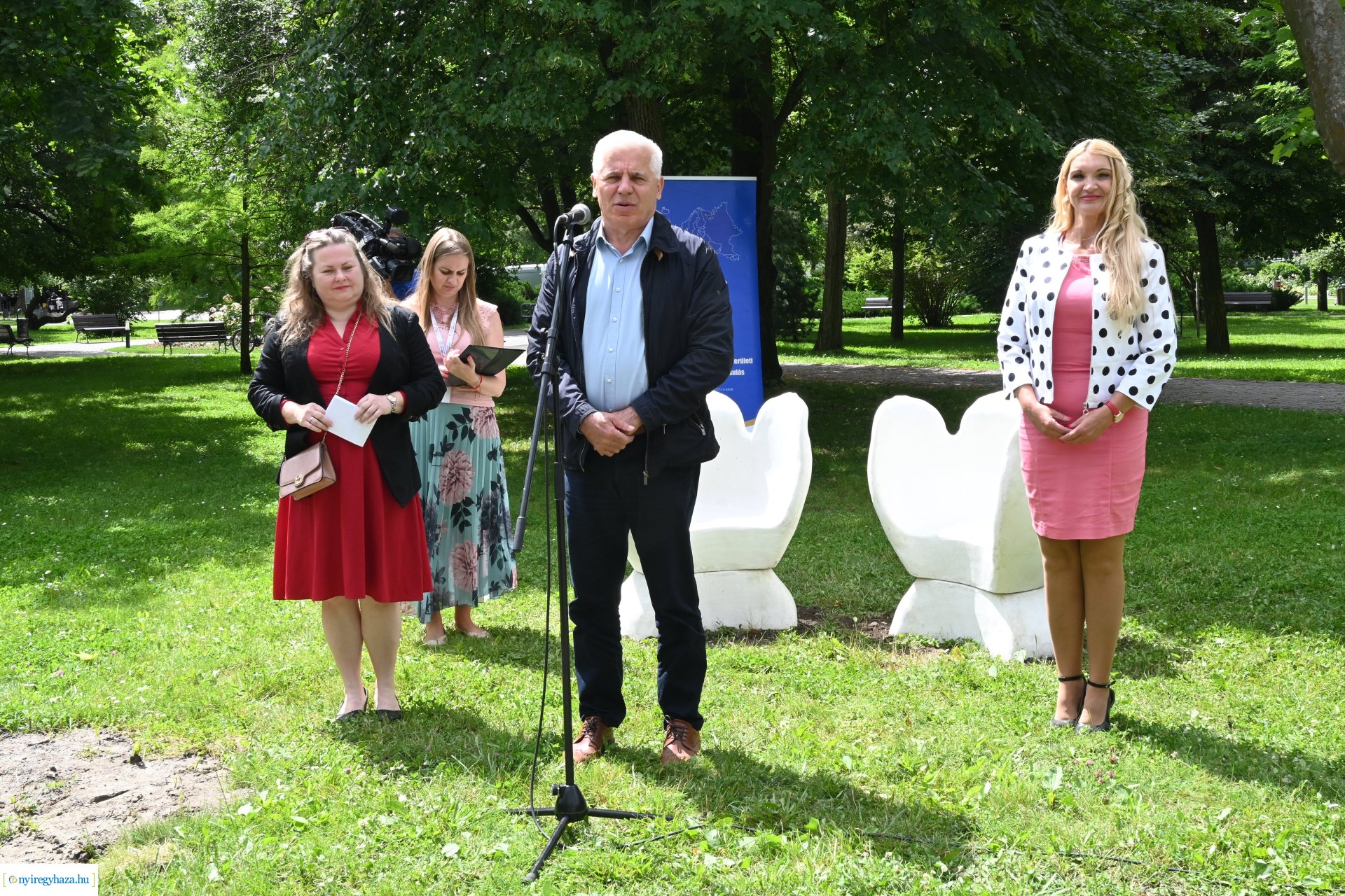 „Van ami összeköt határon innen és túl” -  ülő és pihenőhelyek átadása Sóstón