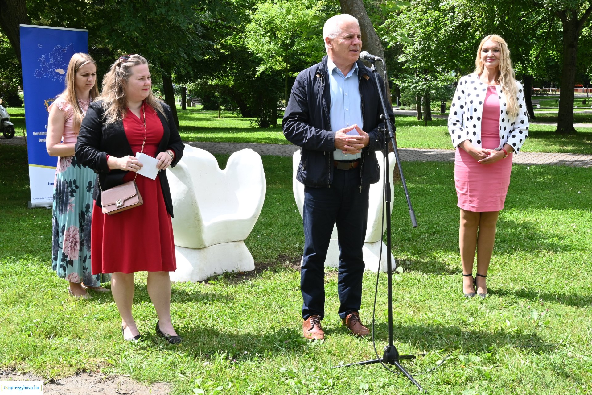 „Van ami összeköt határon innen és túl” -  ülő és pihenőhelyek átadása Sóstón