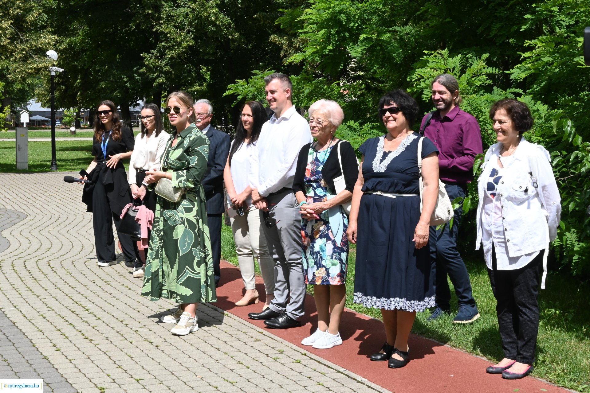 „Van ami összeköt határon innen és túl” -  ülő és pihenőhelyek átadása Sóstón