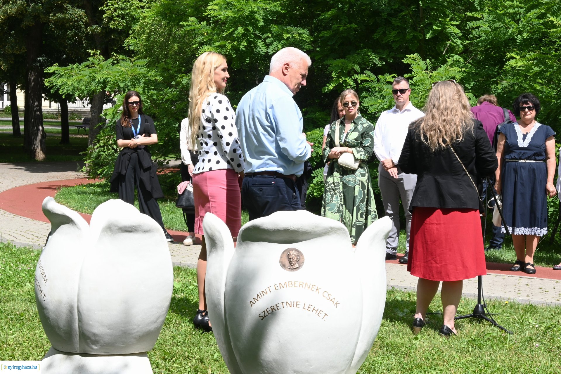 „Van ami összeköt határon innen és túl” -  ülő és pihenőhelyek átadása Sóstón