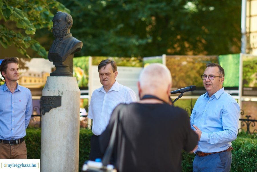 Vándor fotókiállítás megnyitó a Megyeházán
