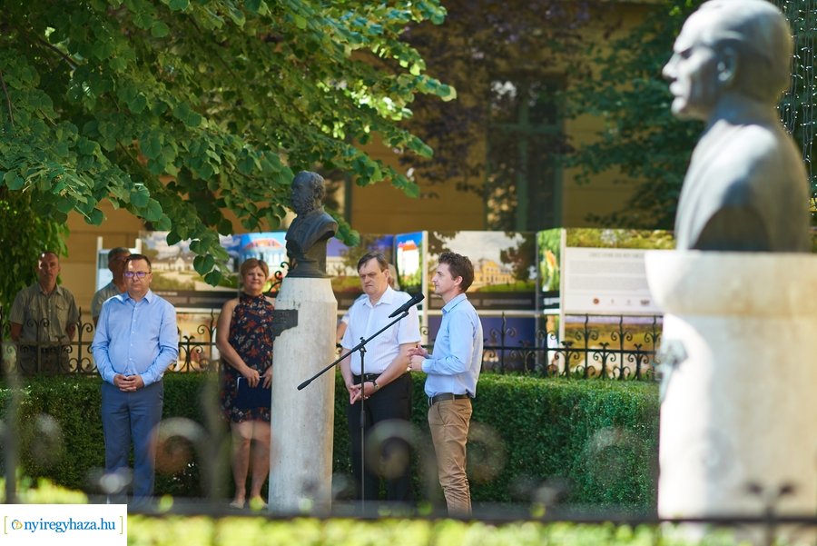 Vándor fotókiállítás megnyitó a Megyeházán