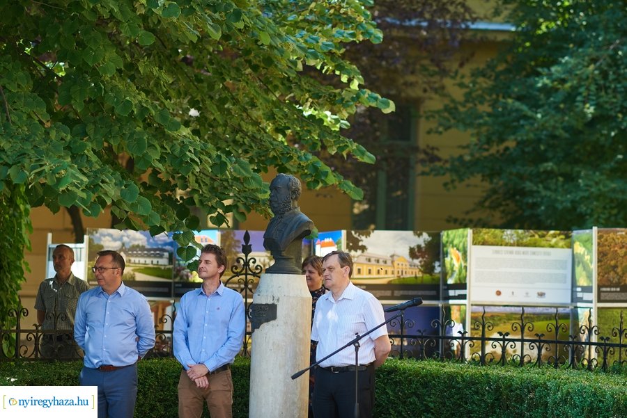 Vándor fotókiállítás megnyitó a Megyeházán