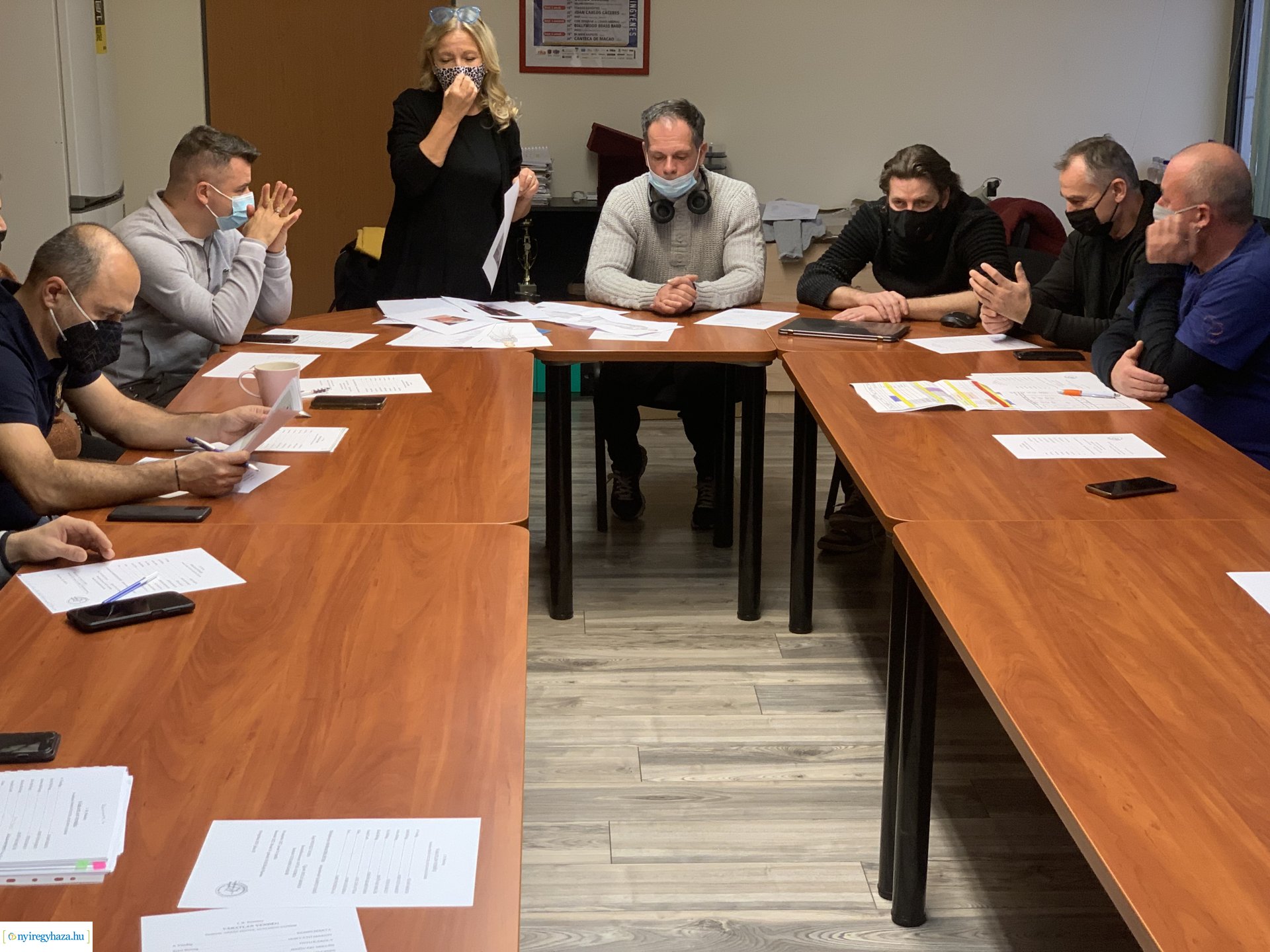 Váratlan vendég díszlet- és jelmezterv elfogadás