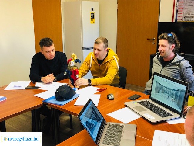 Várj, míg sötét lesz – Díszlet- és jelmeztervek