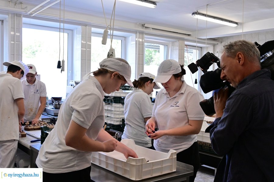 Város tortája készül a Sipkayban 2024