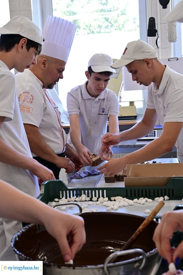 Város tortája készül a Sipkayban 2024