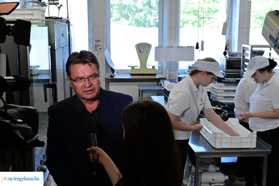 Város tortája készül a Sipkayban 2024